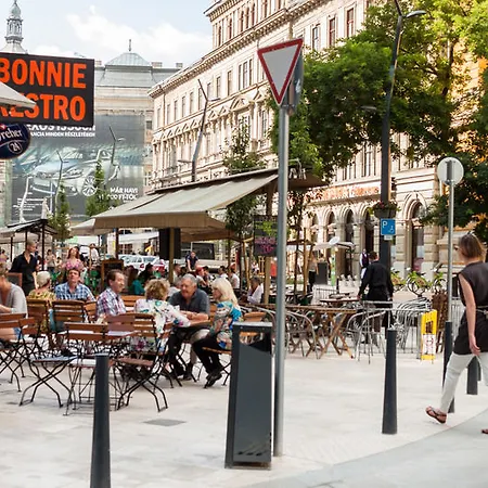 Like - Center - Style Budapest