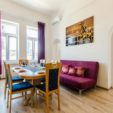 Like - Center - Style Budapest