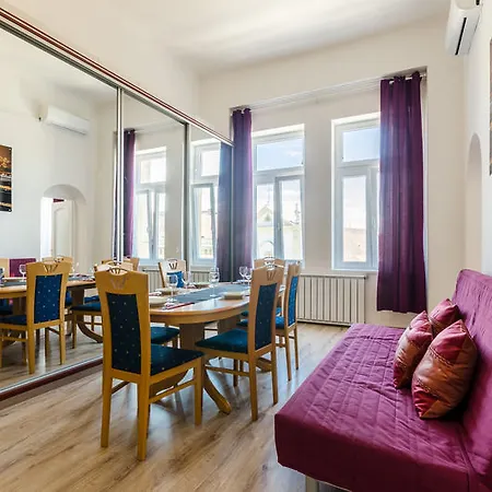 Apartment Like - Center - Style *
