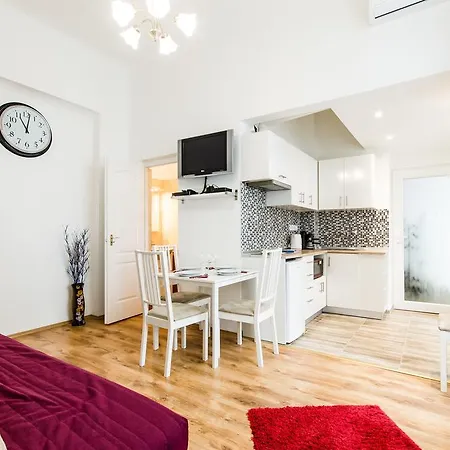 Like - Center - Style