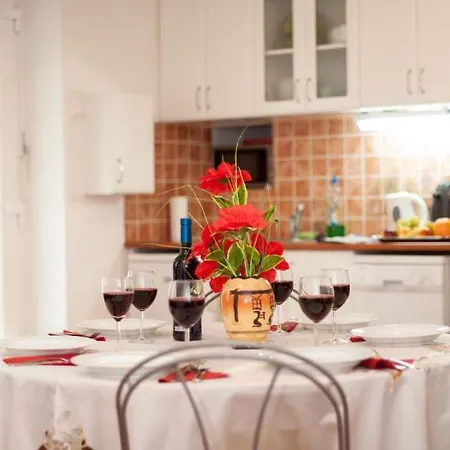 Apartment Like - Center - Style
