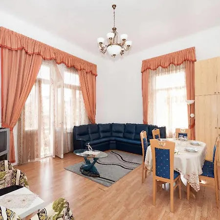 Like - Center - Style Budapest