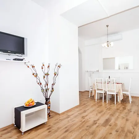 Like - Center - Style