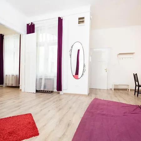 Like - Center - Style * Budapest